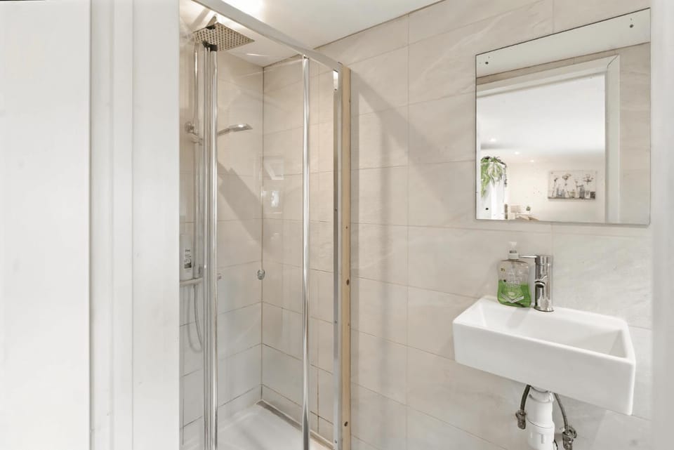 Shower, Bathroom, towels