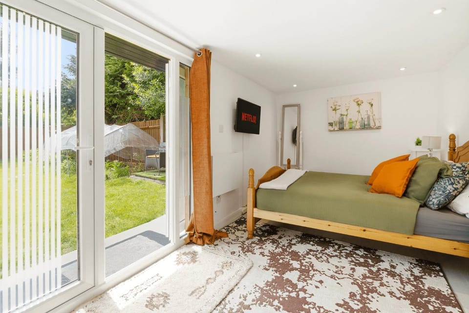 Garden Studio En-Suite Apartment in Egham
