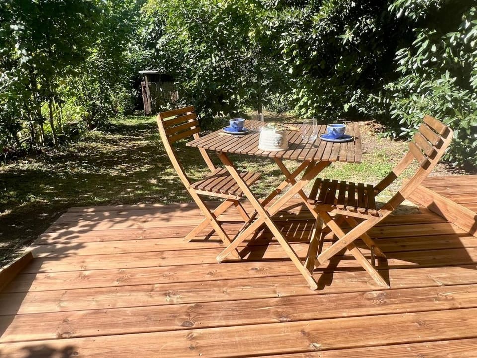 Patio, Day, Garden, Dining area, Garden view