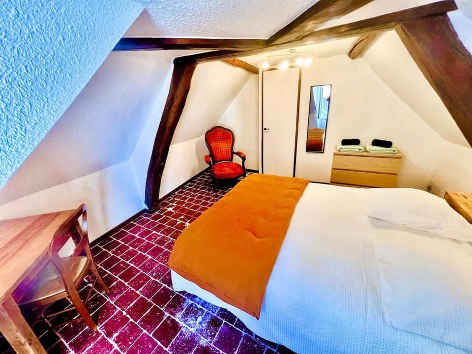 Bed, Photo of the whole room, Bedroom