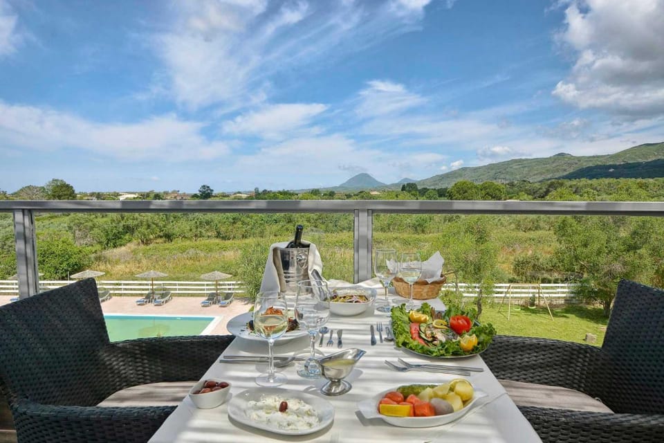 Restaurant/places to eat, View (from property/room), Food