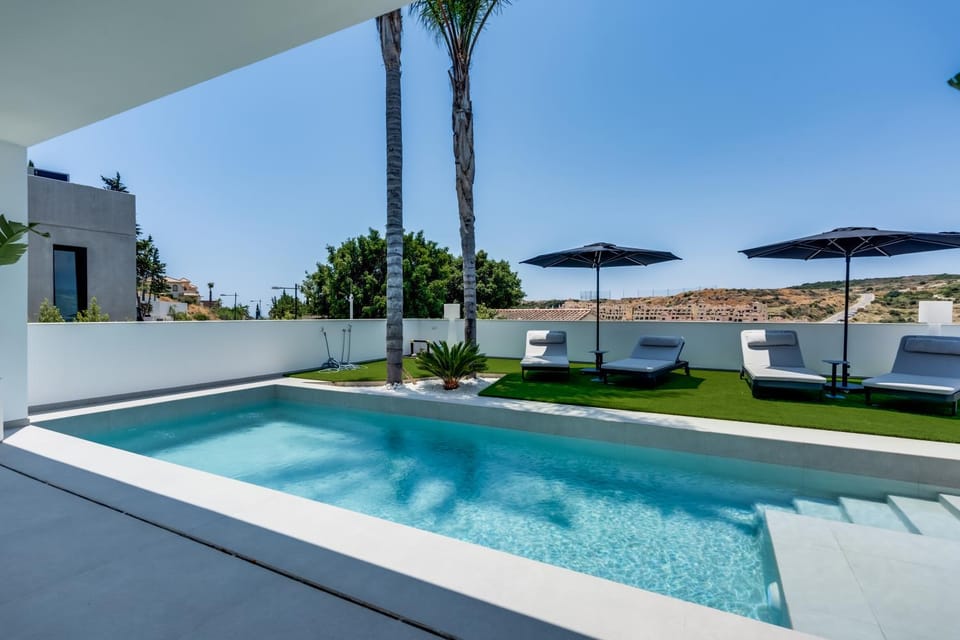 Day, Pool view, Swimming pool, sunbed