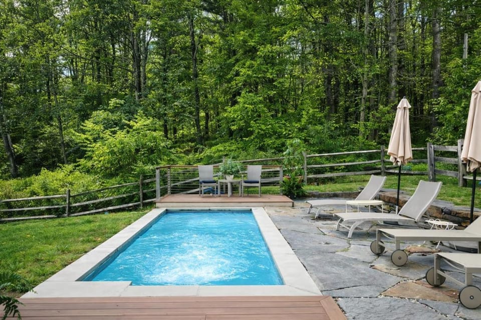 Elegant 7BR Estate with Pool & Hot Tub in Berkshires House in Egremont
