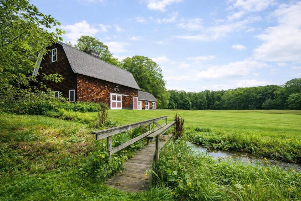 Elegant 7BR Estate with Pool & Hot Tub in Berkshires House in Egremont