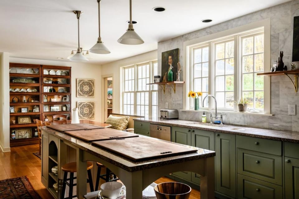 Elegant 7BR Estate with Pool & Hot Tub in Berkshires House in Egremont