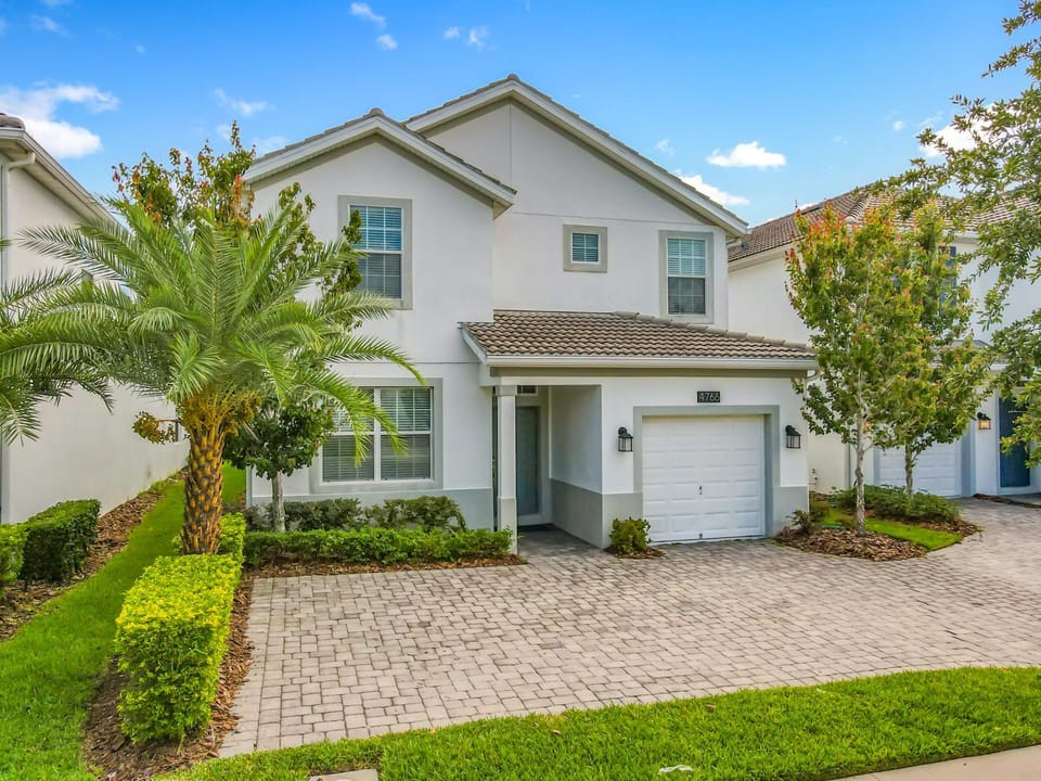 4766 - 5BR w Pool 10min Disney 2 Water Parks House in Kissimmee