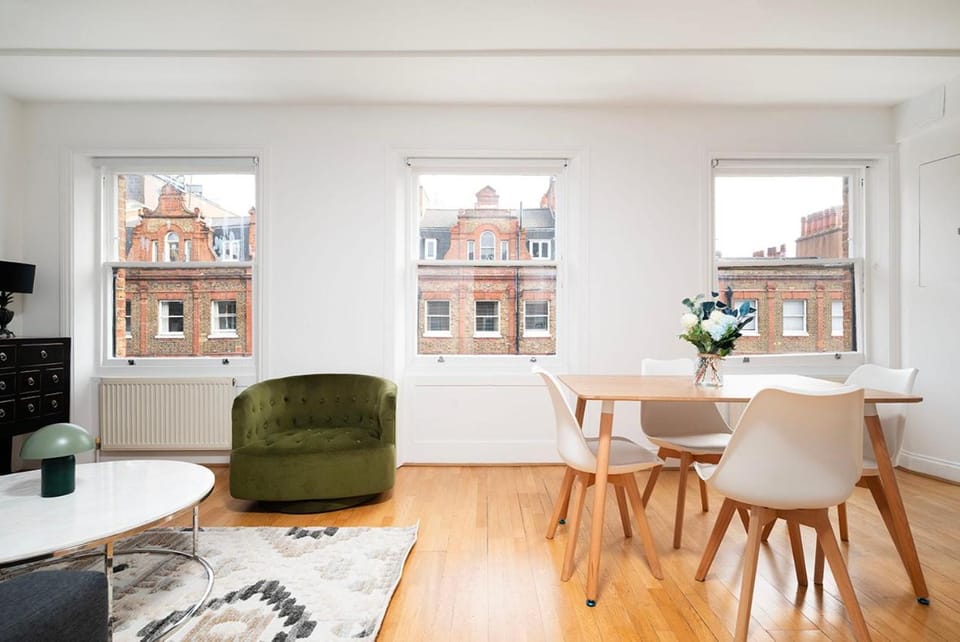 Elegant 2 Bed Marylebone Flat with Balcony Apartment in City of Westminster
