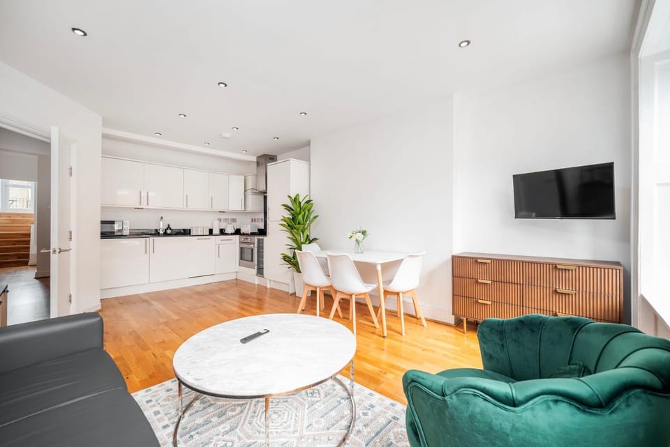 Marylebone 2-Bed with Private Roof Terrace Apartment in City of Westminster