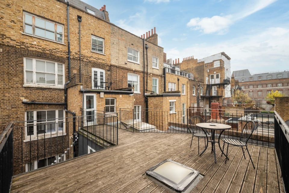 Marylebone 2-Bed with Private Roof Terrace Apartment in City of Westminster