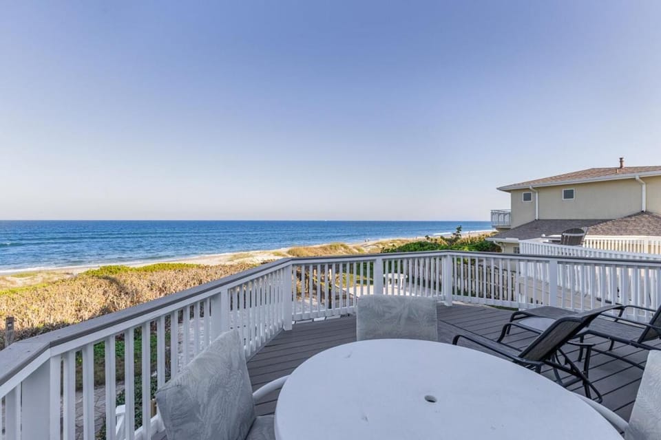 Luxurious Oceanfront Townhouse Apartment in Melbourne Beach