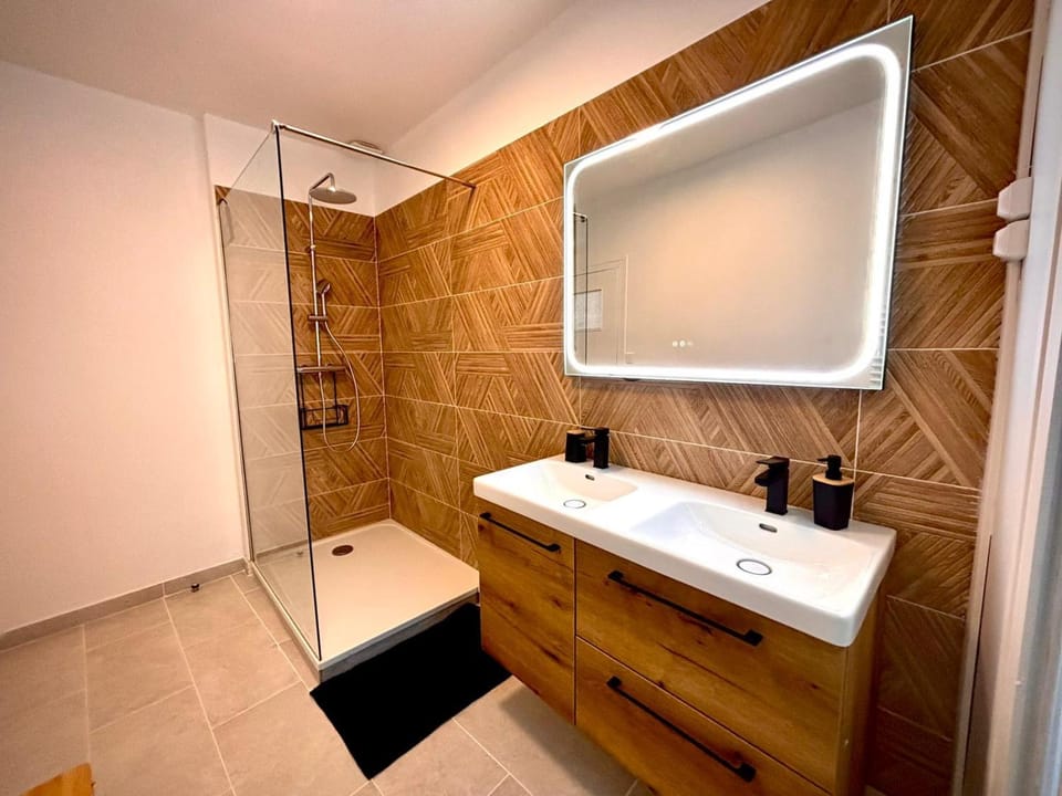 Shower, Bathroom