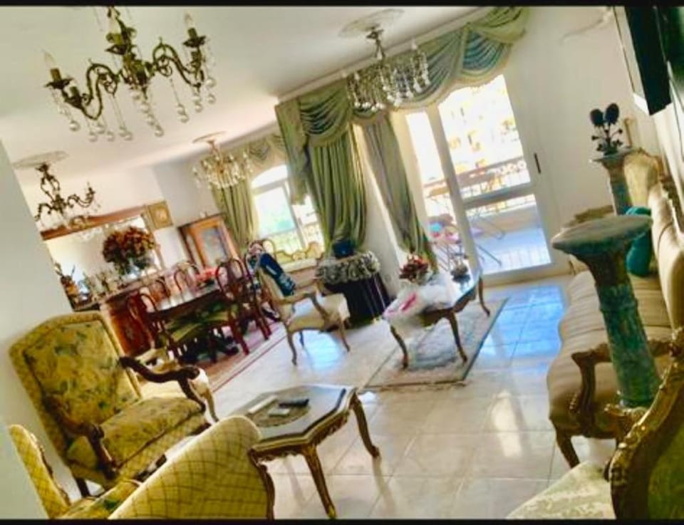 شقه بمدينتى ب ارقى مرحله ال b2 مفروشه بالكامل بالتكيفات Apartment in New Cairo City