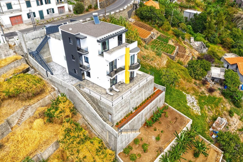 Property building, Bird's eye view, Location
