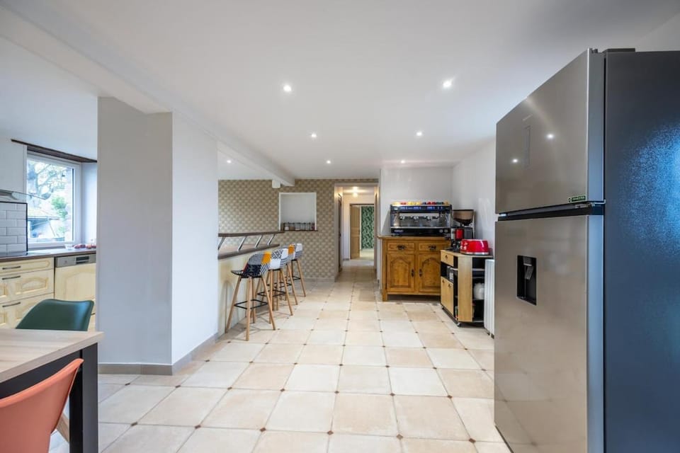 Kitchen or kitchenette, Dining area, dishwasher, microwave, oven, stove, toaster