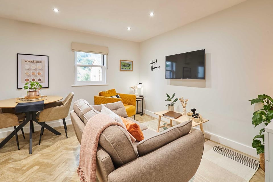 TV and multimedia, Living room, Seating area, Dining area