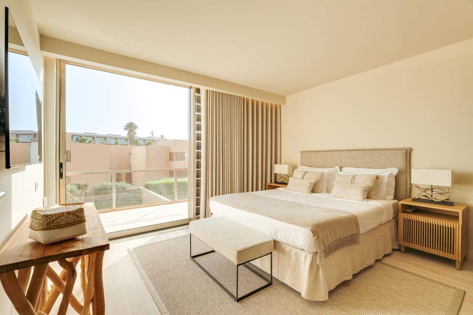 Bed, Balcony/Terrace, Photo of the whole room, Bedroom