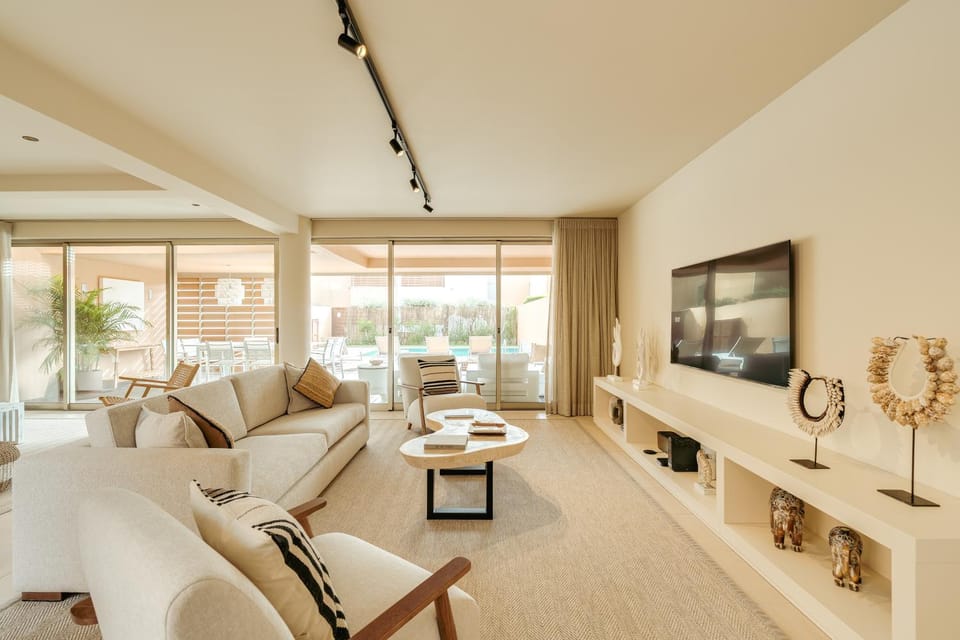 TV and multimedia, Living room, Seating area, Evening entertainment