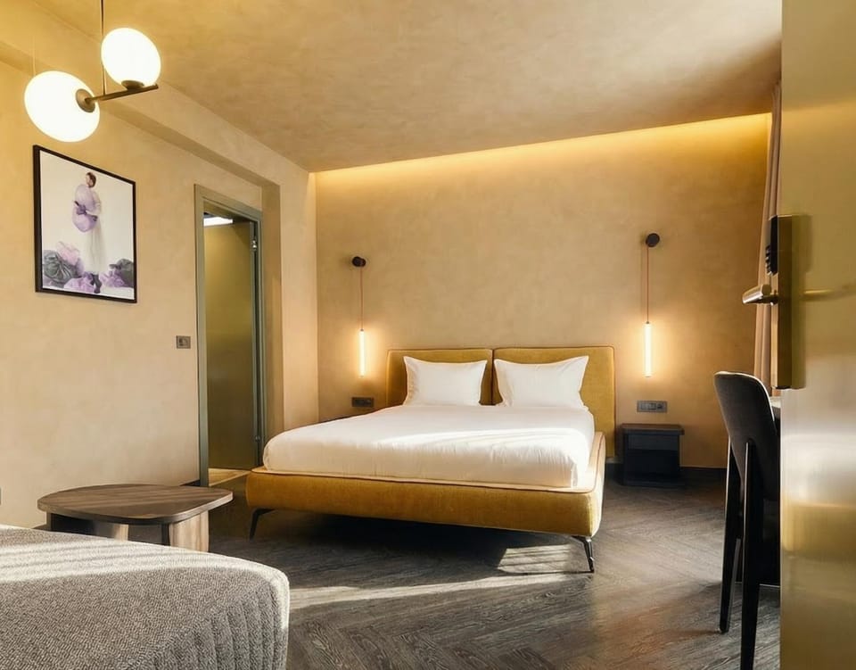 Bed, Photo of the whole room, Bedroom