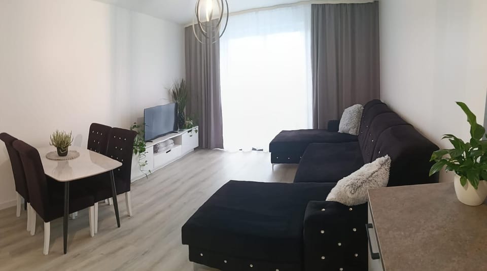 Communal lounge/ TV room, TV and multimedia, Living room, Seating area, Evening entertainment
