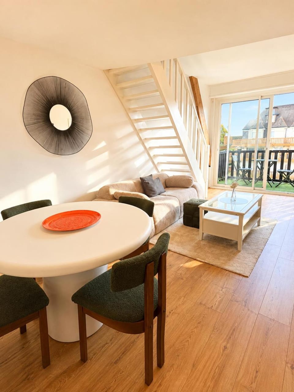 Seating area, Dining area