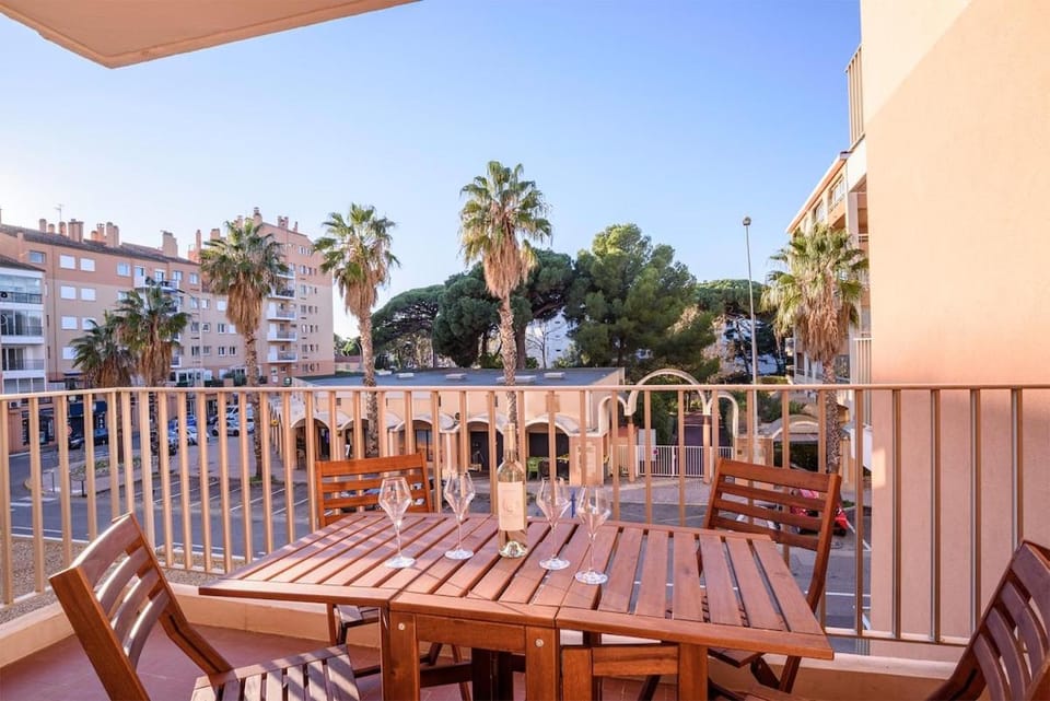 Beautiful apartment overlooking the Golden Islands Apartment in Hyères