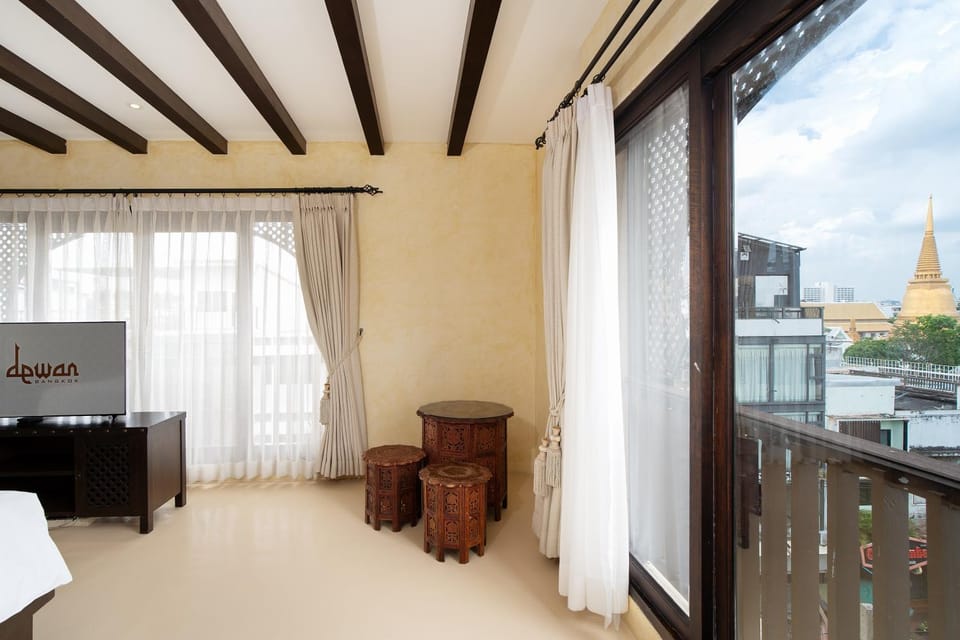 View (from property/room), Balcony/Terrace, Living room, City view