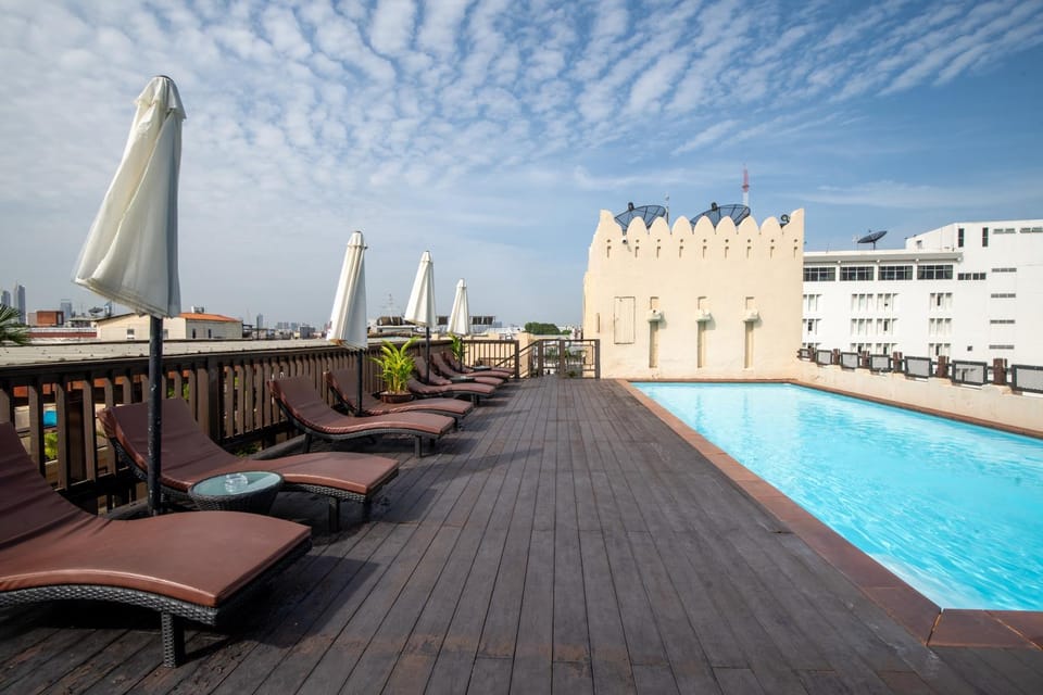 Pool view, Swimming pool, sunbed