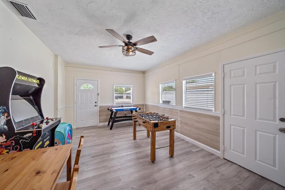 Heated Pool Home 10 miles Beach 3 miles IMG House in Bayshore Gardens