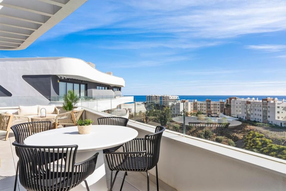 Property building, Natural landscape, Balcony/Terrace, Sea view