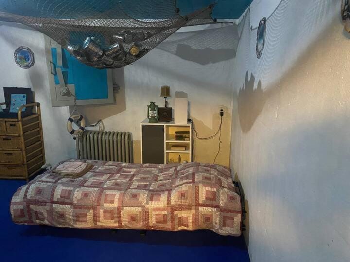 Budget Room - No Windows Vacation rental in Canton of Bern (Region)