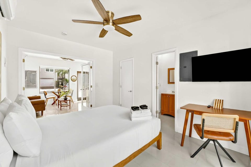 Sleek Kitchenette & Queen Bed Apartment in Fort Lauderdale