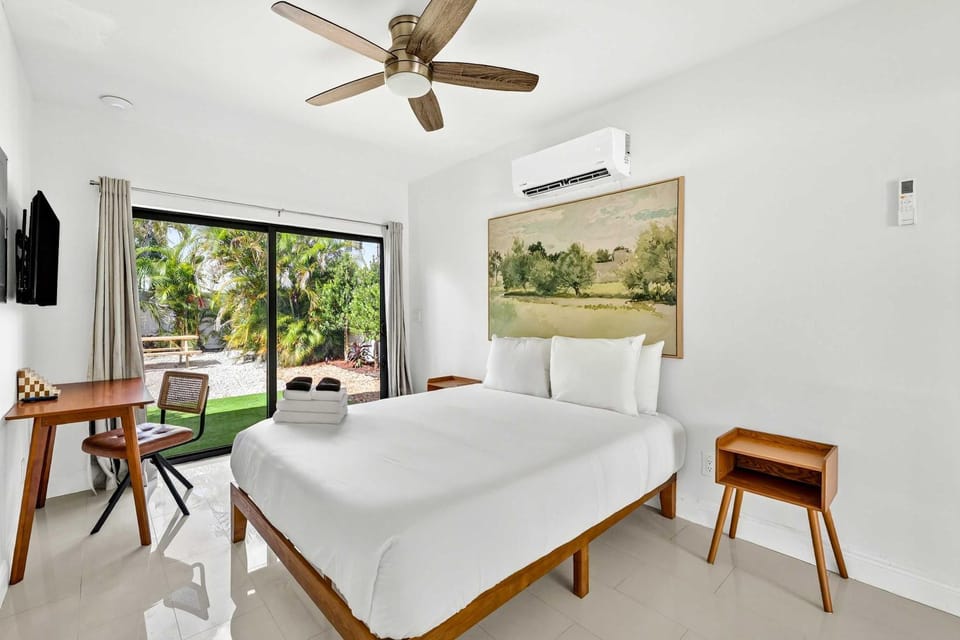 Sleek Kitchenette & Queen Bed Apartment in Fort Lauderdale