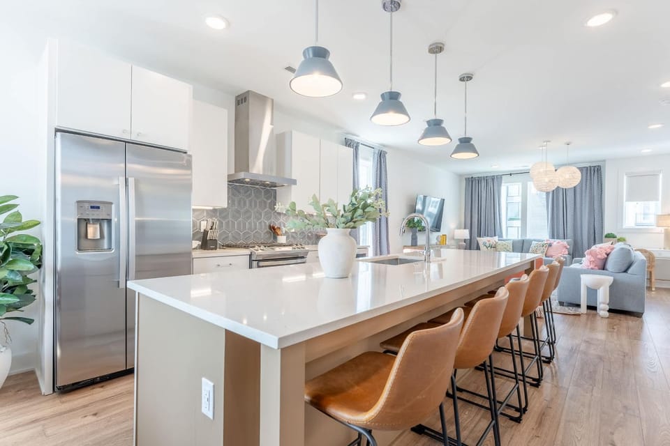 8BR Rooftops with Hot Tub Fire Pit Skyline Views House in East Nashville