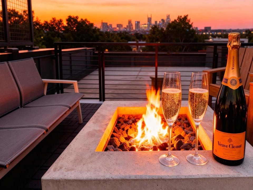 Rooftop Hot Tub Fire Pit 8BR Near Broadway House in East Nashville