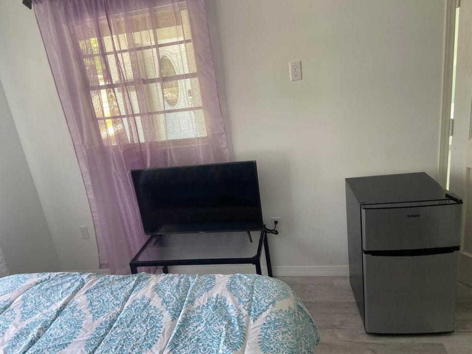 Cozy Studio in Quiet Neighborhood Apartment in Bayshore Gardens