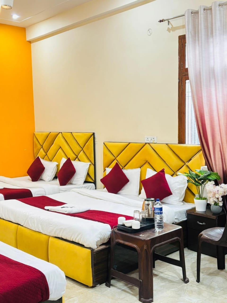 Bed, Living room, Photo of the whole room, Seating area, Bedroom