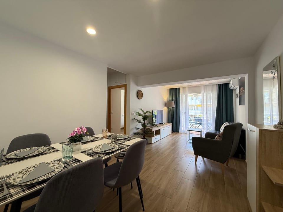 Living room, Dining area