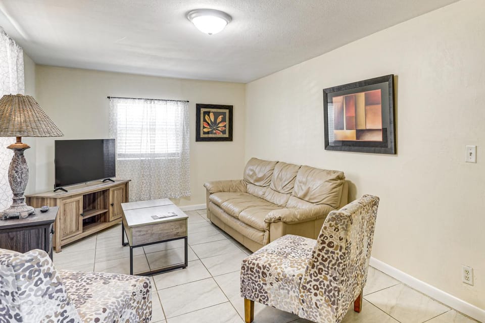 Ormond Beach Family Home Between River & Ocean House in Daytona Beach
