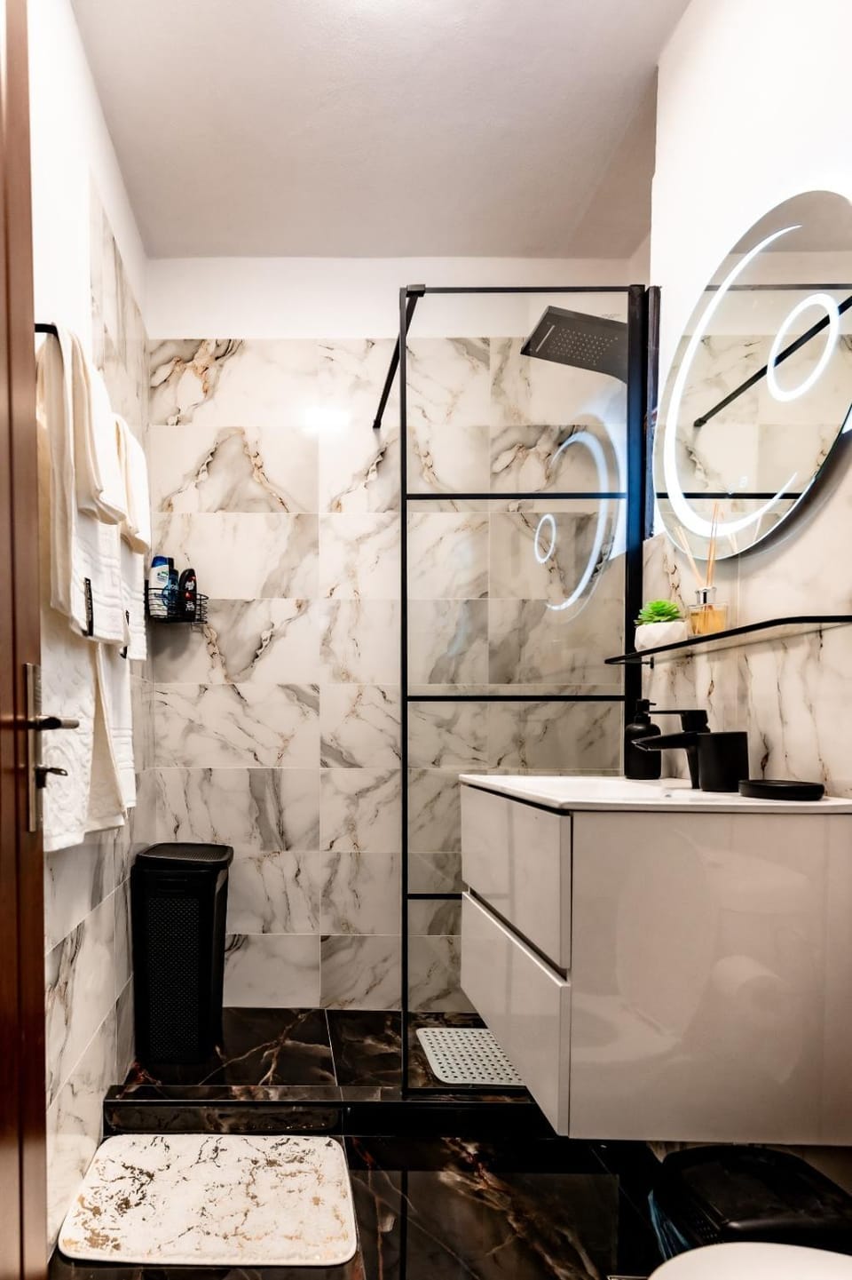 Luxury Riverside Apartment Băile Herculane Apartment in Serbia