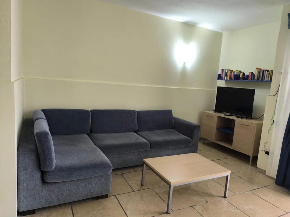 Communal lounge/ TV room, TV and multimedia, Living room, Seating area