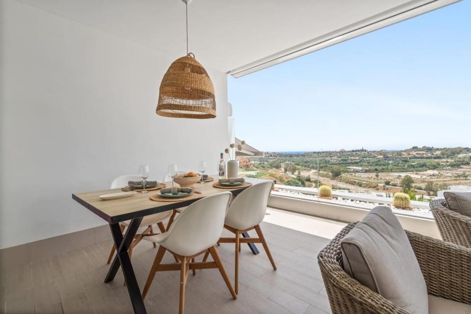 Day, Natural landscape, View (from property/room), Balcony/Terrace, Balcony/Terrace, Living room, Seating area, Dining area