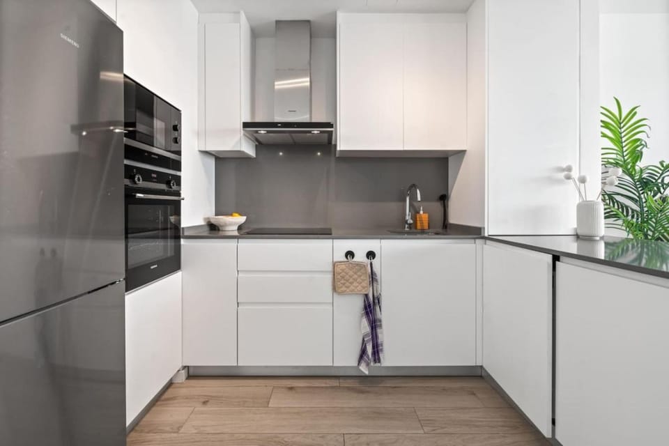 Kitchen or kitchenette, dishwasher, microwave, minibar, oven, stove