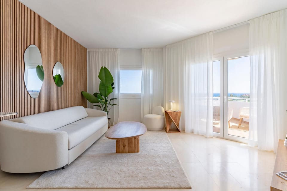 Bed, Living room, Photo of the whole room, Seating area, Bedroom