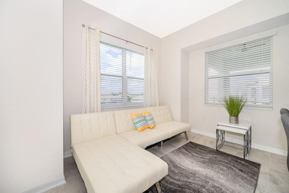 Lake View Condo Near Disney Apartment in Kissimmee
