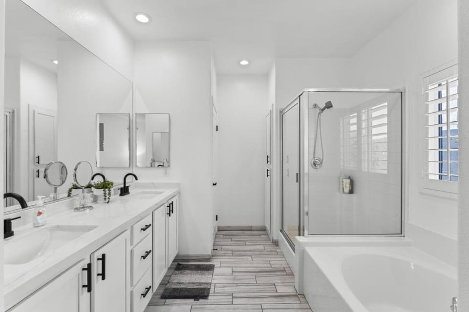 Empire Polo Grounds Close Gorgeous pool and spa home bike to Coachella House in Indio