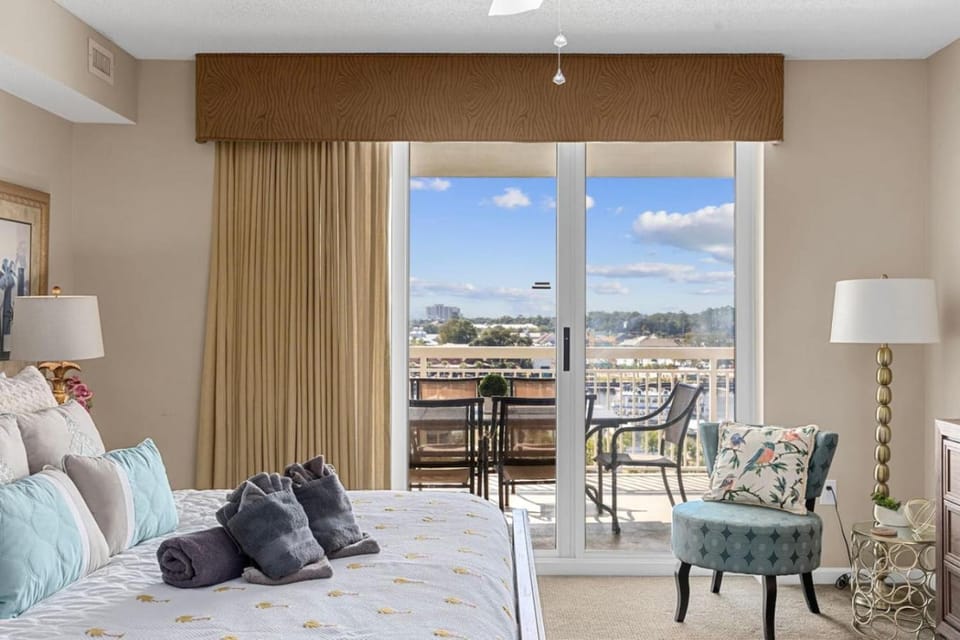 Barefoot Resort- Stay in style Waterway View, Pool, Hot Tub House in North Myrtle Beach
