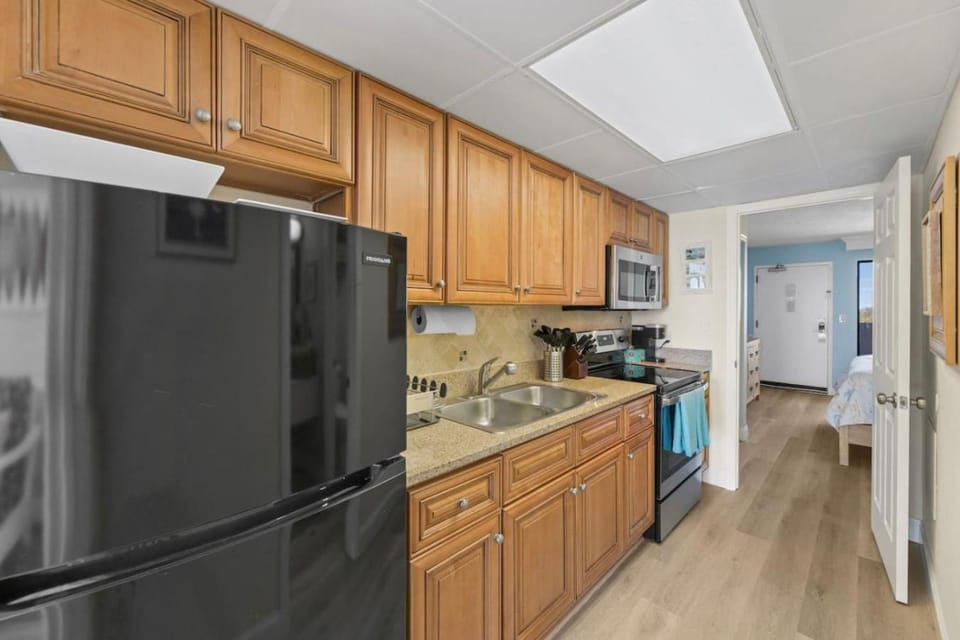 12th Floor Oceanfront Views-Year-Round FUN Pools, Hot Tub, Lazy River House in Myrtle Beach