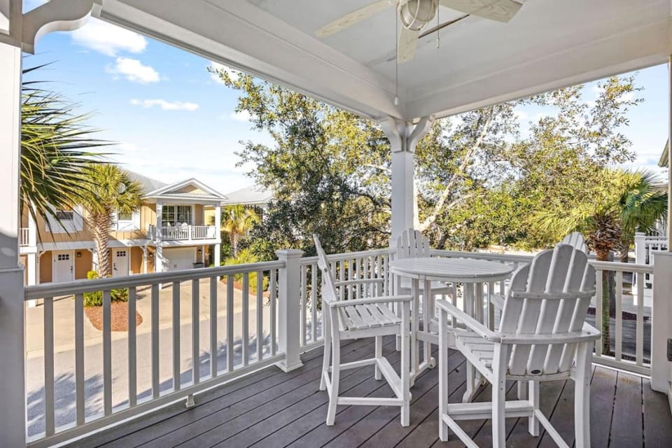 GOLF Ocean Views, Beachy Condo, Pools, Hot Tub- Shore Dr House in South Carolina