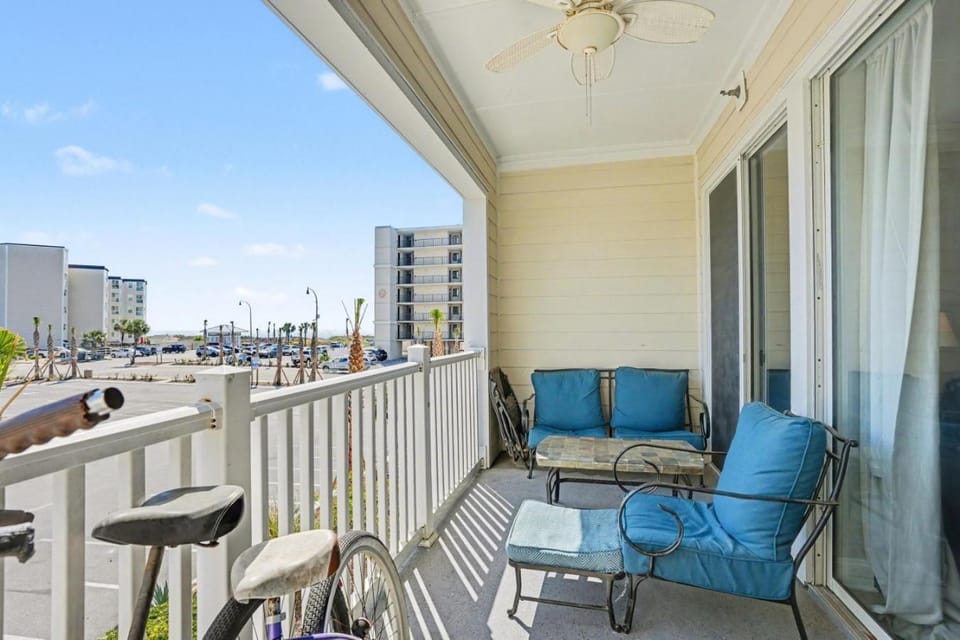 THE spot for Tournaments, golf, Year-Round Fun, Oceanview, Pool, Elevator House in North Myrtle Beach
