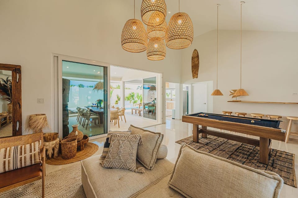 Villa Amandari, 2 min to Palm Beach, Billiard, Hot Tub, 8 sleeps Villa in Noord